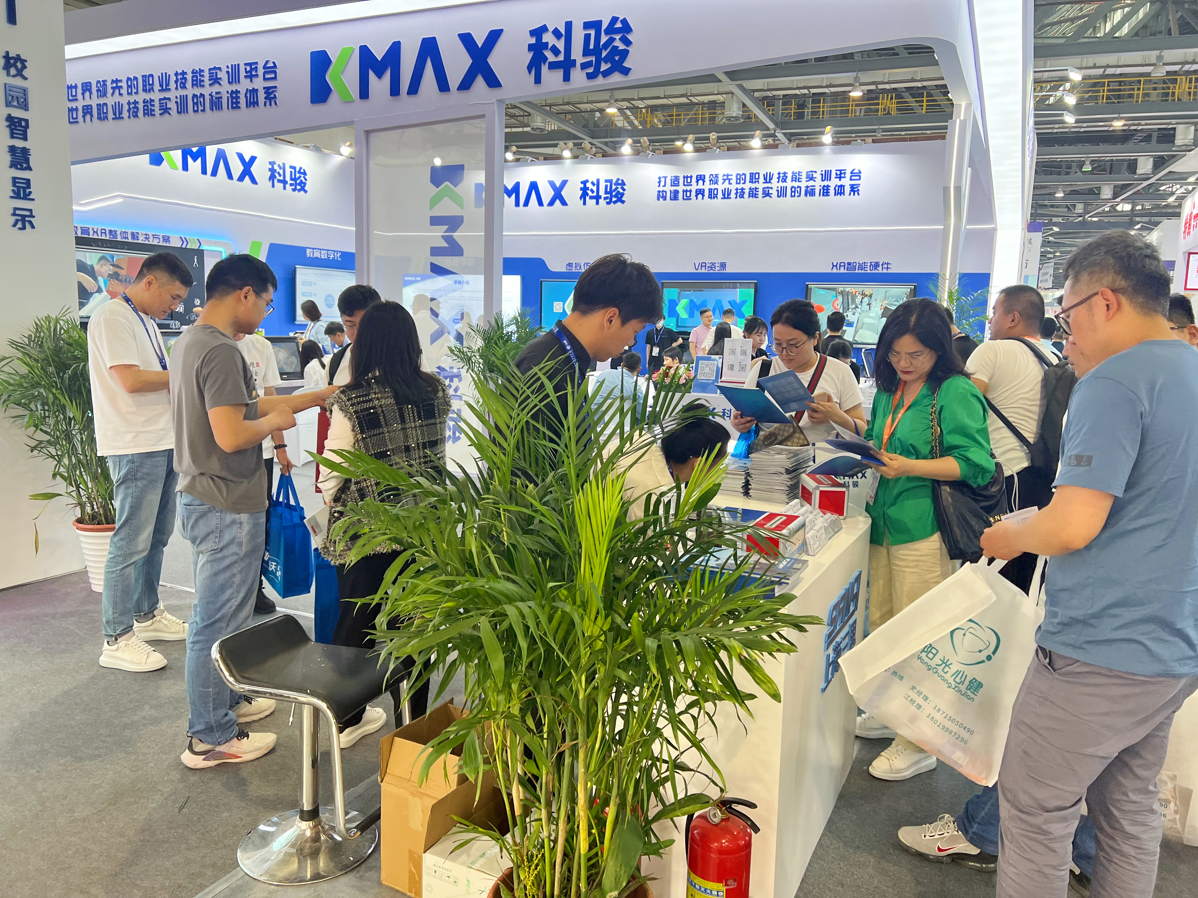 中國教育裝備展,智慧校園,教育照明,學(xué)校顯示屏