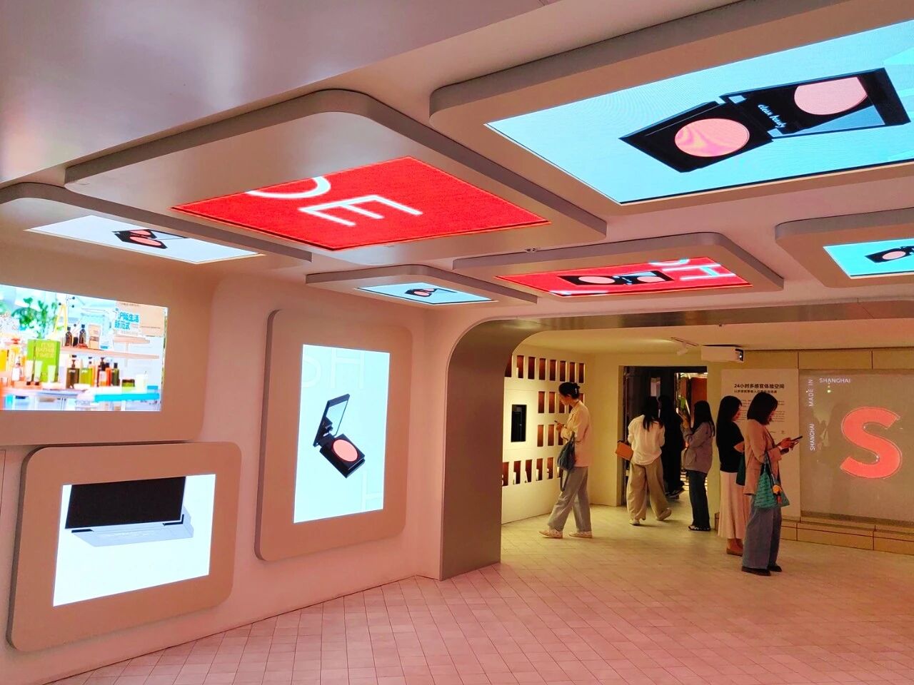 三思LED,驚艷,亮相,2026,上海制造佳品匯,以卓越視效詮釋,品智生活